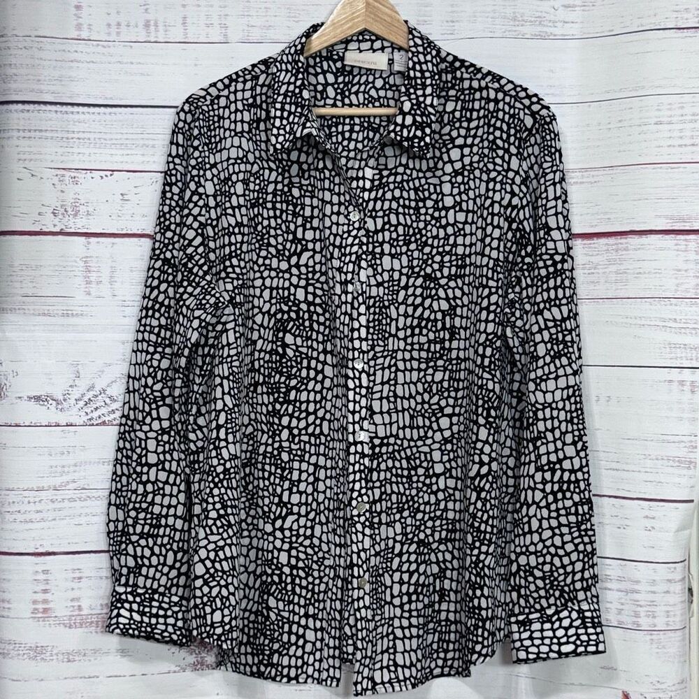 Chicos Blouse Top Womens Size 2 us size 12/14 large Black White Printed